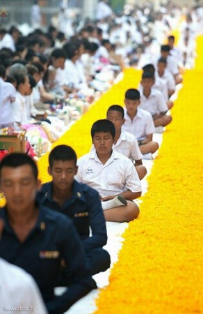 Thái Lan: Hình ảnh Tu viện Wat Phra Dhammakaya tổ chức cuộc Hành hương vì hòa bình
