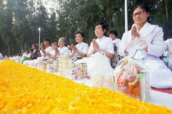 Thái Lan: Hình ảnh Tu viện Wat Phra Dhammakaya tổ chức cuộc Hành hương vì hòa bình