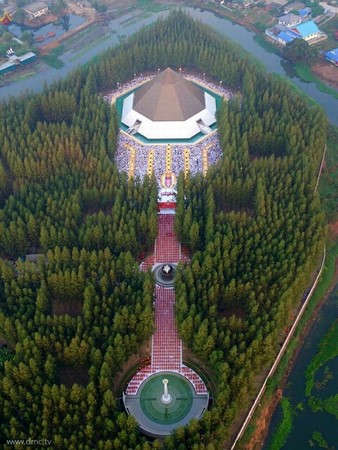 Thái Lan: Hình ảnh Tu viện Wat Phra Dhammakaya tổ chức cuộc Hành hương vì hòa bình