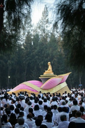 Thái Lan: Hình ảnh Tu viện Wat Phra Dhammakaya tổ chức cuộc Hành hương vì hòa bình