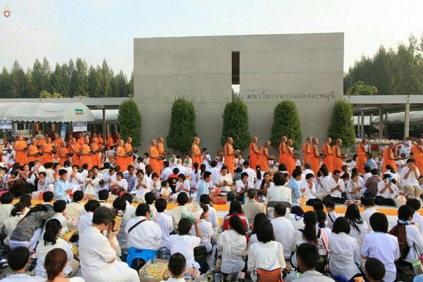 Thái Lan: Hình ảnh Tu viện Wat Phra Dhammakaya tổ chức cuộc Hành hương vì hòa bình