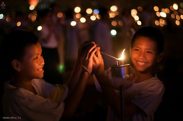 Thái Lan: Chùm ảnh thiêng liêng lễ Magha Puja tại tu viện Wat Dhammakaya
