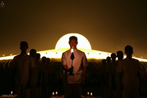 Thái Lan: Chùm ảnh thiêng liêng lễ Magha Puja tại tu viện Wat Dhammakaya