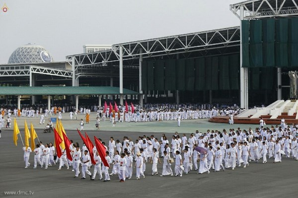 Thái Lan: Chùm ảnh thiêng liêng lễ Magha Puja tại tu viện Wat Dhammakaya
