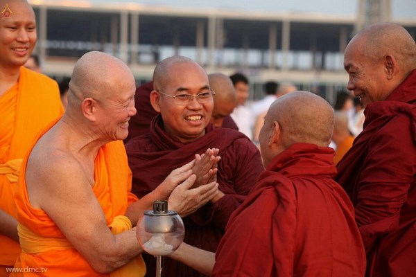 Thái Lan: Chùm ảnh thiêng liêng lễ Magha Puja tại tu viện Wat Dhammakaya