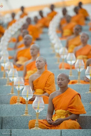 Thái Lan: Chùm ảnh thiêng liêng lễ Magha Puja tại tu viện Wat Dhammakaya