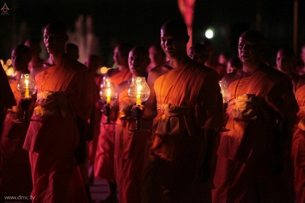 Thái Lan: Chùm ảnh thiêng liêng lễ Magha Puja tại tu viện Wat Dhammakaya