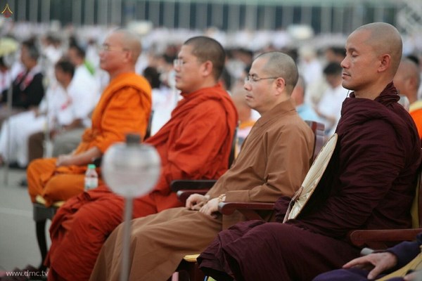 Thái Lan: Chùm ảnh thiêng liêng lễ Magha Puja tại tu viện Wat Dhammakaya