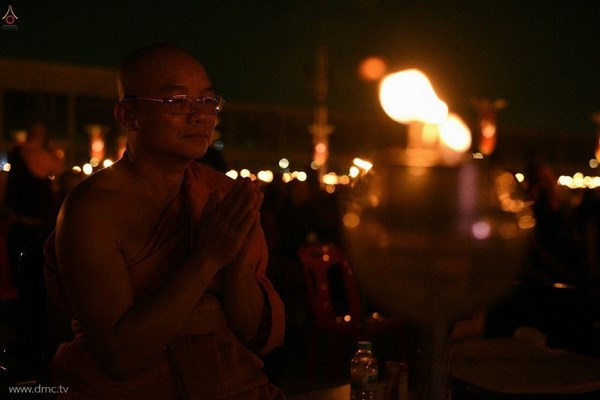 Thái Lan: Chùm ảnh thiêng liêng lễ Magha Puja tại tu viện Wat Dhammakaya