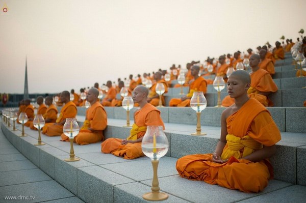 Thái Lan: Chùm ảnh thiêng liêng lễ Magha Puja tại tu viện Wat Dhammakaya