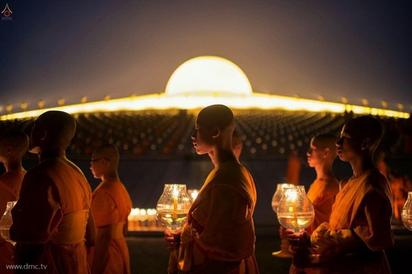 Thái Lan: Chùm ảnh thiêng liêng lễ Magha Puja tại tu viện Wat Dhammakaya