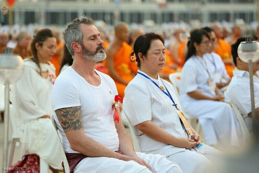 Thái Lan: Chùm ảnh thiêng liêng lễ Magha Puja tại tu viện Wat Dhammakaya