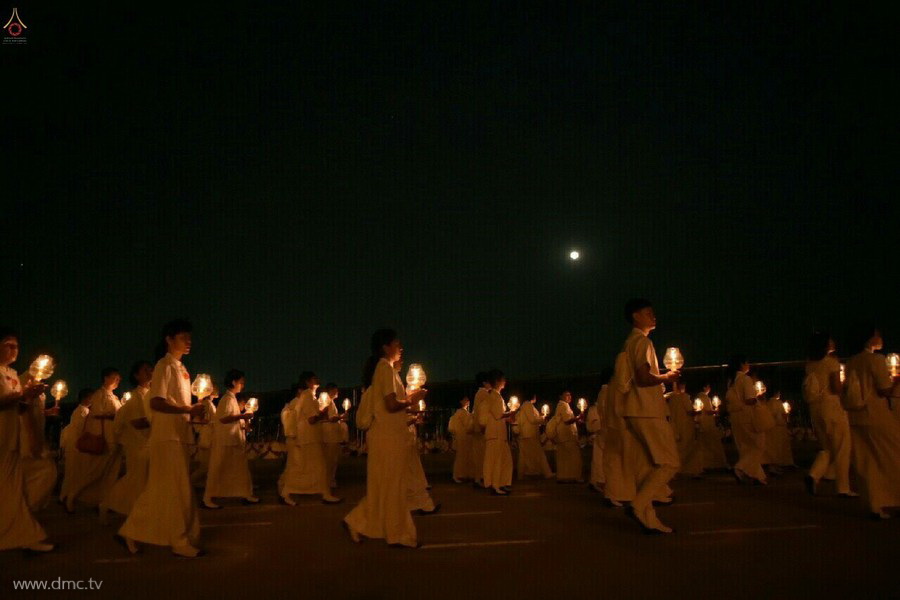 Thái Lan: Chùm ảnh thiêng liêng lễ Magha Puja tại tu viện Wat Dhammakaya