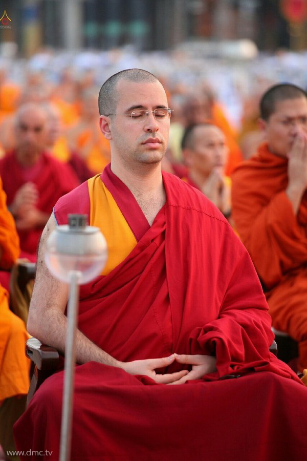 Thái Lan: Chùm ảnh thiêng liêng lễ Magha Puja tại tu viện Wat Dhammakaya