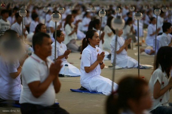 Thái Lan: Chùm ảnh thiêng liêng lễ Magha Puja tại tu viện Wat Dhammakaya