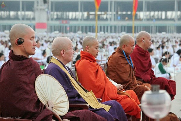 Thái Lan: Chùm ảnh thiêng liêng lễ Magha Puja tại tu viện Wat Dhammakaya
