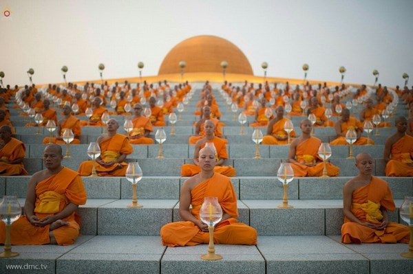 Thái Lan: Chùm ảnh thiêng liêng lễ Magha Puja tại tu viện Wat Dhammakaya