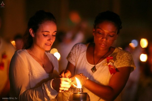 Thái Lan: Chùm ảnh thiêng liêng lễ Magha Puja tại tu viện Wat Dhammakaya