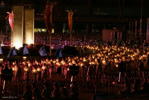 Thái Lan: Chùm ảnh thiêng liêng lễ Magha Puja tại tu viện Wat Dhammakaya