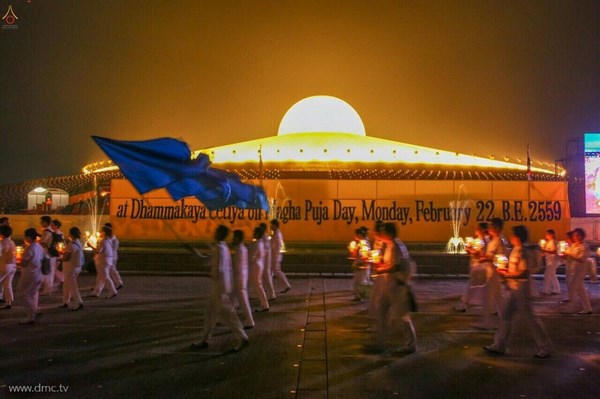 Thái Lan: Chùm ảnh thiêng liêng lễ Magha Puja tại tu viện Wat Dhammakaya