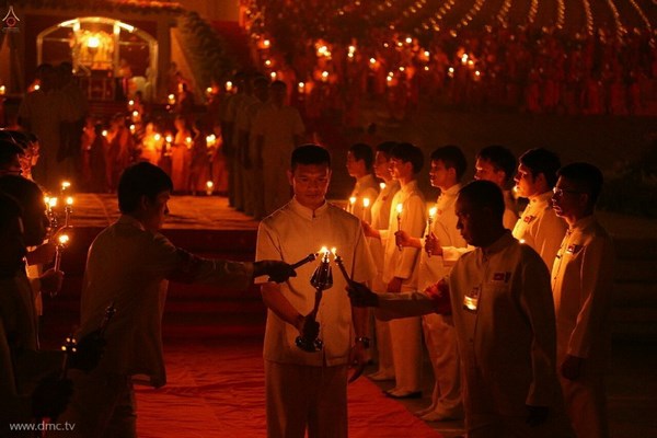 Thái Lan: Chùm ảnh thiêng liêng lễ Magha Puja tại tu viện Wat Dhammakaya
