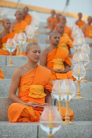 Thái Lan: Chùm ảnh thiêng liêng lễ Magha Puja tại tu viện Wat Dhammakaya