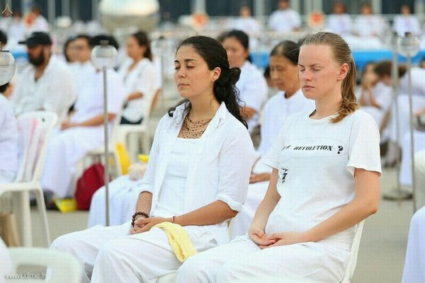 Thái Lan: Chùm ảnh thiêng liêng lễ Magha Puja tại tu viện Wat Dhammakaya
