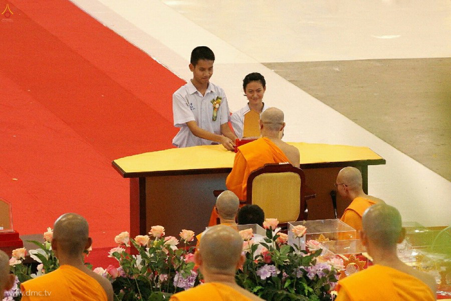 Thái Lan: Chùm ảnh thiêng liêng lễ Magha Puja tại tu viện Wat Dhammakaya