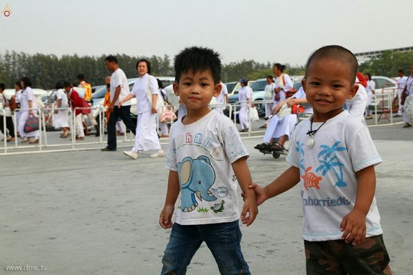 Thái Lan: Chùm ảnh thiêng liêng lễ Magha Puja tại tu viện Wat Dhammakaya