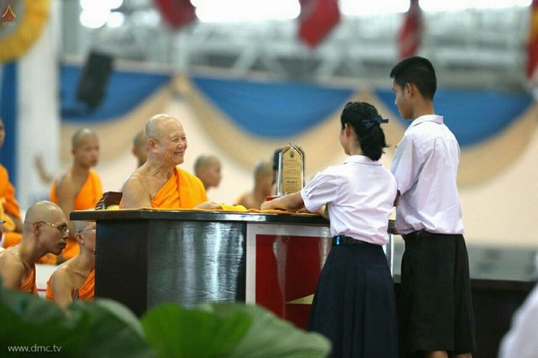 Thái Lan: Chùm ảnh thiêng liêng lễ Magha Puja tại tu viện Wat Dhammakaya