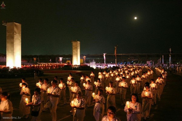 Thái Lan: Chùm ảnh thiêng liêng lễ Magha Puja tại tu viện Wat Dhammakaya