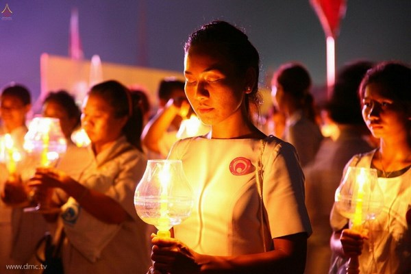Thái Lan: Chùm ảnh thiêng liêng lễ Magha Puja tại tu viện Wat Dhammakaya