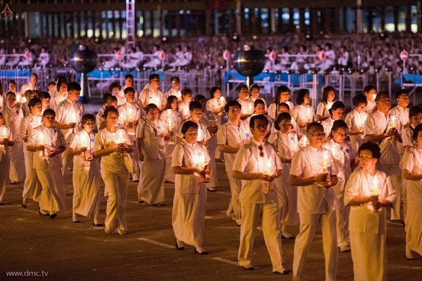 Thái Lan: Chùm ảnh thiêng liêng lễ Magha Puja tại tu viện Wat Dhammakaya