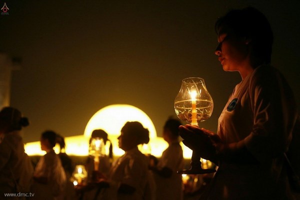 Thái Lan: Chùm ảnh thiêng liêng lễ Magha Puja tại tu viện Wat Dhammakaya