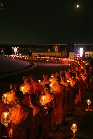Thái Lan: Chùm ảnh thiêng liêng lễ Magha Puja tại tu viện Wat Dhammakaya