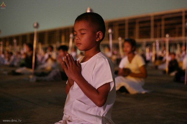 Thái Lan: Chùm ảnh thiêng liêng lễ Magha Puja tại tu viện Wat Dhammakaya