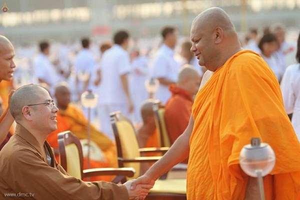 Thái Lan: Chùm ảnh thiêng liêng lễ Magha Puja tại tu viện Wat Dhammakaya
