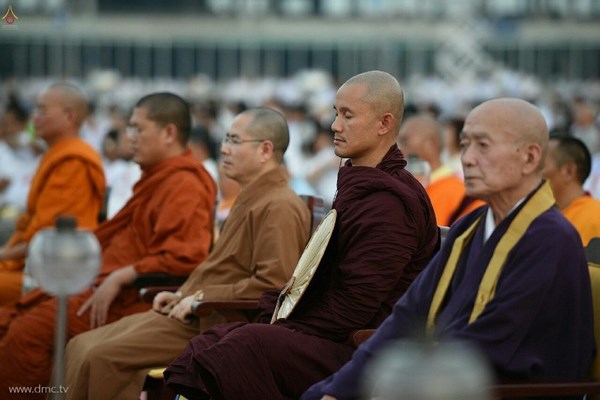 Thái Lan: Chùm ảnh thiêng liêng lễ Magha Puja tại tu viện Wat Dhammakaya