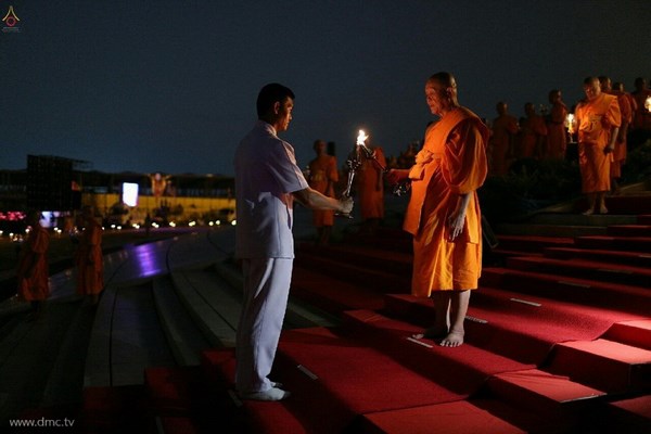 Thái Lan: Chùm ảnh thiêng liêng lễ Magha Puja tại tu viện Wat Dhammakaya