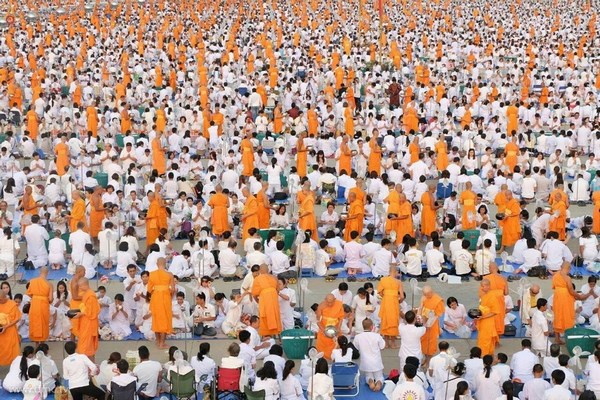 Thái Lan: Chùm ảnh thiêng liêng lễ Magha Puja tại tu viện Wat Dhammakaya