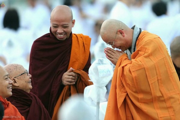 Thái Lan: Chùm ảnh thiêng liêng lễ Magha Puja tại tu viện Wat Dhammakaya