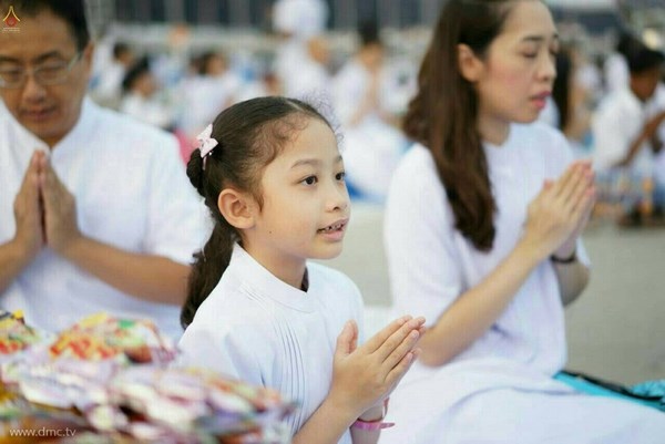 Thái Lan: Chùm ảnh thiêng liêng lễ Magha Puja tại tu viện Wat Dhammakaya