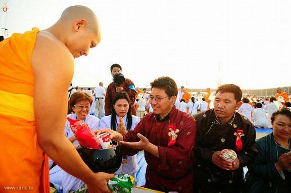 Thái Lan: Chùm ảnh thiêng liêng lễ Magha Puja tại tu viện Wat Dhammakaya