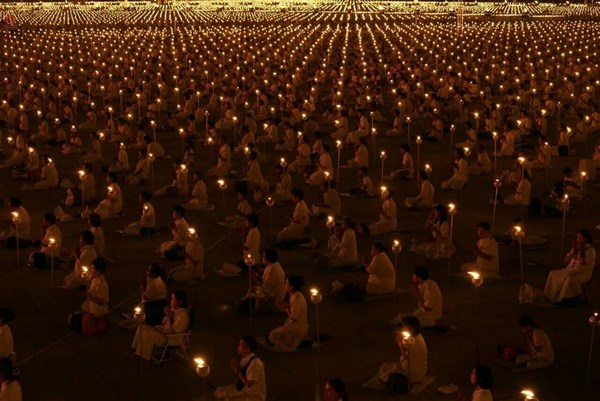Thái Lan: Chùm ảnh thiêng liêng lễ Magha Puja tại tu viện Wat Dhammakaya