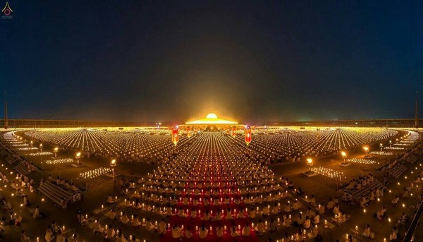 Thái Lan: Chùm ảnh thiêng liêng lễ Magha Puja tại tu viện Wat Dhammakaya