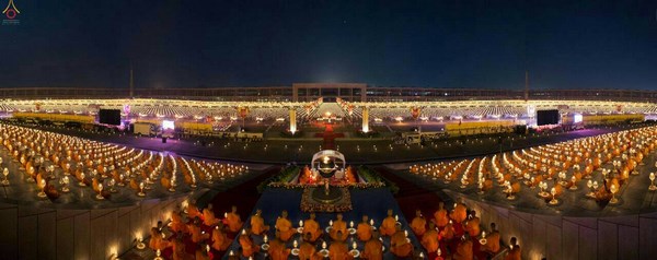 Thái Lan: Chùm ảnh thiêng liêng lễ Magha Puja tại tu viện Wat Dhammakaya