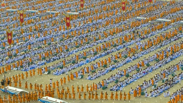 Thái Lan: Chùm ảnh thiêng liêng lễ Magha Puja tại tu viện Wat Dhammakaya
