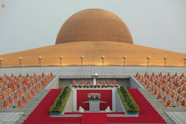 Thái Lan: Chùm ảnh thiêng liêng lễ Magha Puja tại tu viện Wat Dhammakaya