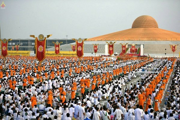 Thái Lan: Chùm ảnh thiêng liêng lễ Magha Puja tại tu viện Wat Dhammakaya