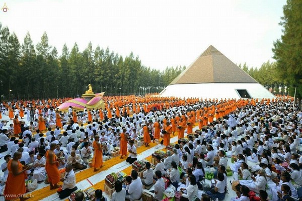 Thái Lan: Hình ảnh Tu viện Wat Phra Dhammakaya tổ chức cuộc Hành hương vì hòa bình